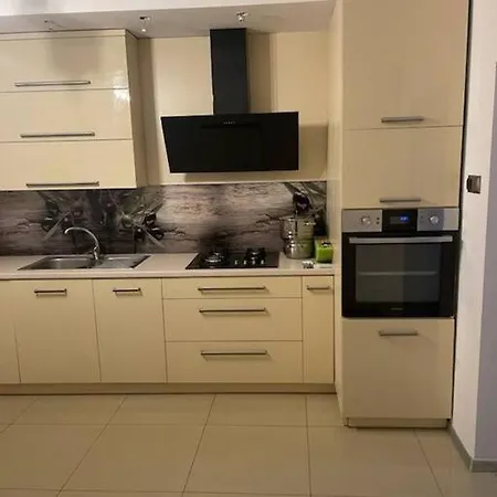 Urokliwy Dom W Nowym Saczu *